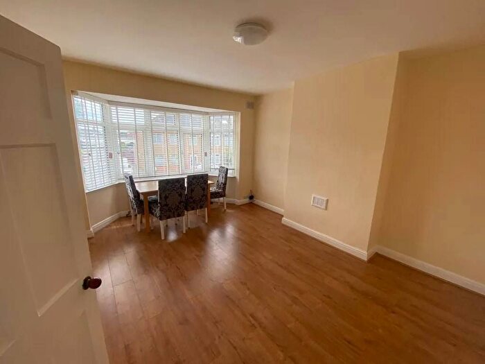 2 Bedroom Flat To Rent In Pinner Park Avenue Harrow, HA2
