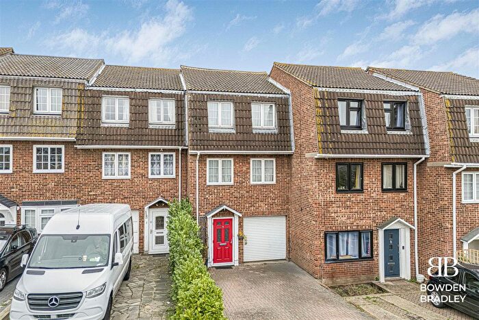 4 Bedroom Terraced House For Sale In Regency Close, Chigwell, IG7