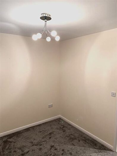 2 Bedroom Flat For Sale In Collingtree Court, Solihull, B92