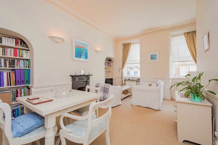 1 Bedroom Ground Flat To Rent In New King Street, Bath, BA1
