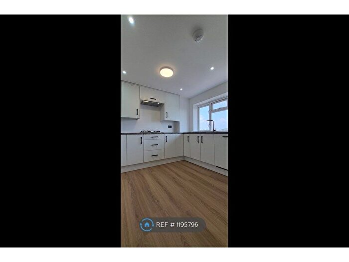 2 Bedroom Flat To Rent In High Street, Feltham, TW13