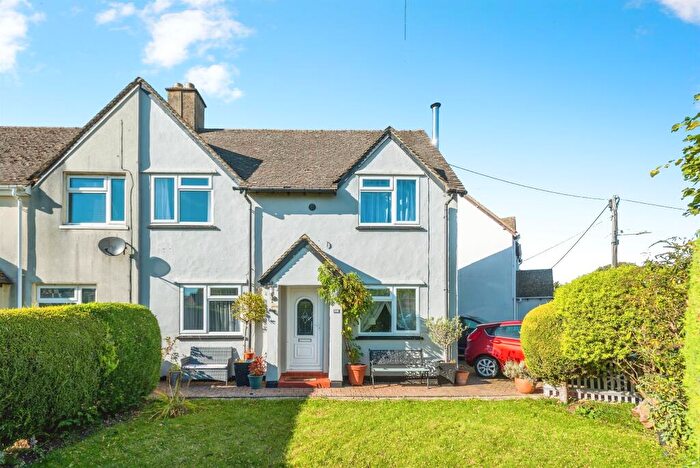 3 Bedroom Semi-Detached House For Sale In Shipton Road, Woodstock, OX20
