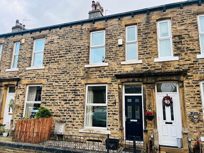 2 Bedroom Property To Rent In Abbey Walk South, Halifax, HX3