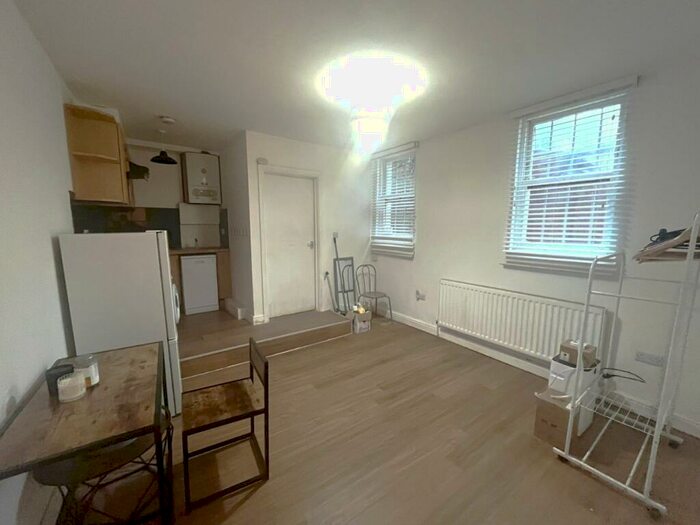 1 Bedroom Apartment To Rent In Camden Road, Holloway, London, N7