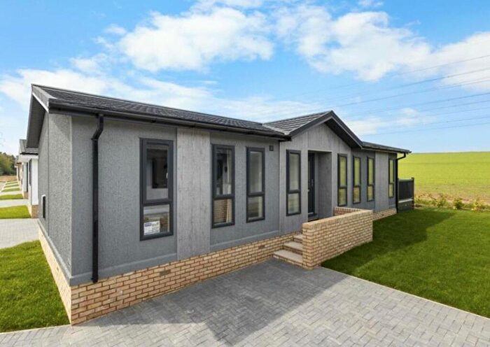 2 Bedroom Park Home For Sale In Linford, Stanford-le-Hope, SS17