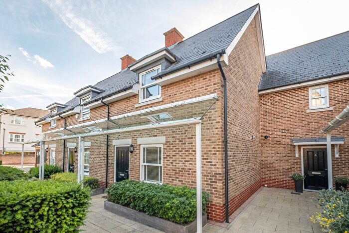 3 Bedroom Detached House For Sale In Falmouth Walk, London, SW15