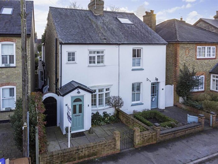 3 Bedroom Semi-Detached House For Sale In Thornton Road, Little Heath, Potters Bar, EN6