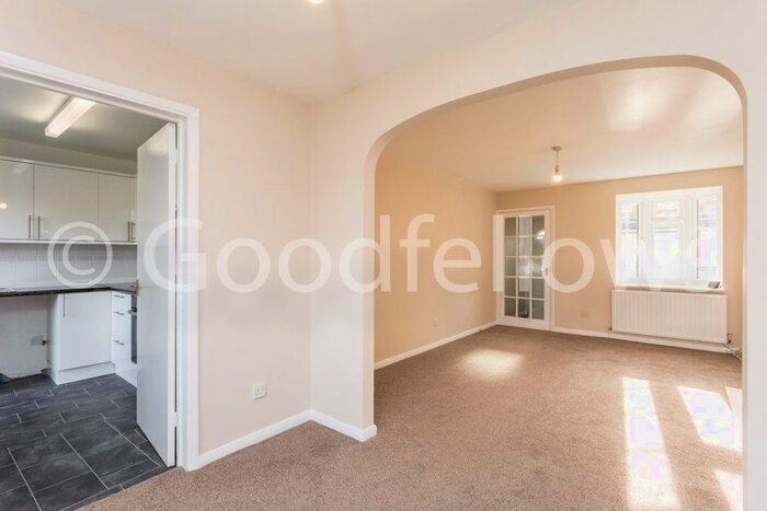 3 Bedroom Property To Rent In Groveside Close, Carshalton SM5