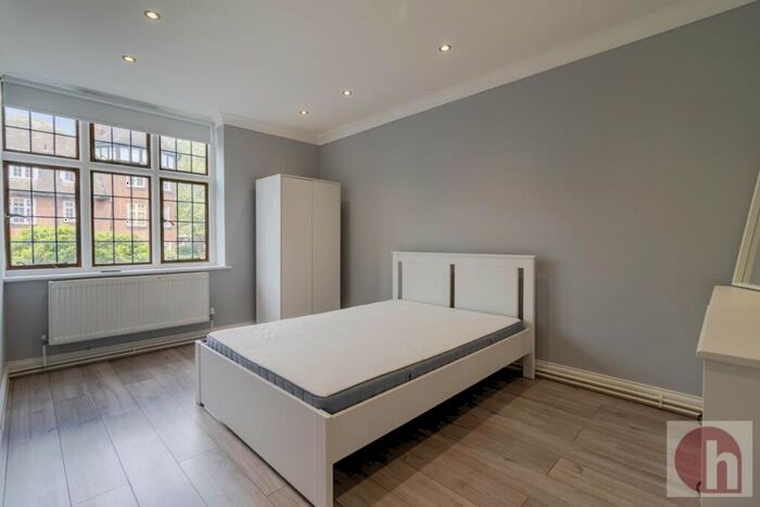 3 Bedroom Flat To Rent In Wendover Court, Finchley Road, NW2