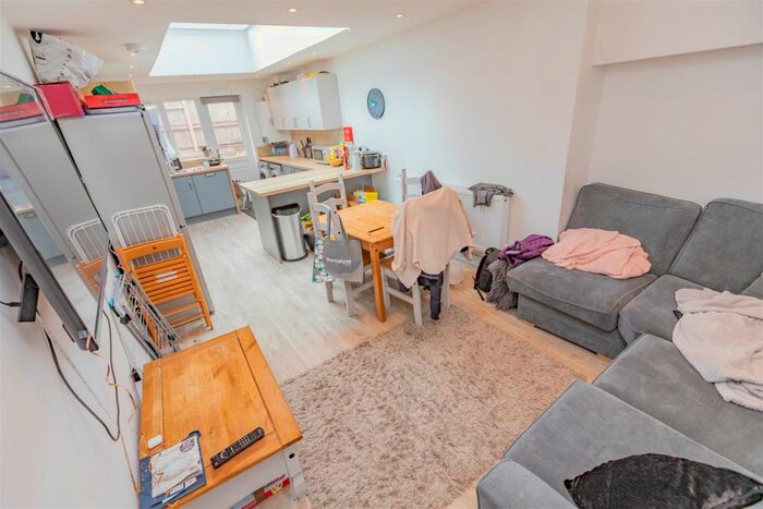 5 Bedroom House To Rent In Hubert Road, Birmingham, B29