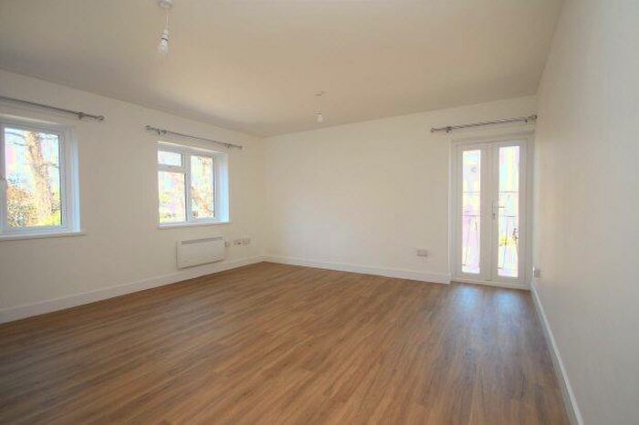 1 Bedroom Flat To Rent In Pelham Court, Horsham, RH12