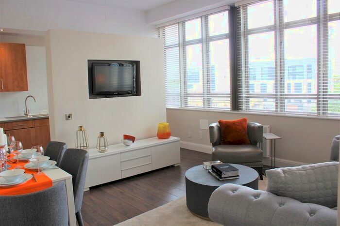 2 Bedroom Apartment To Rent In Lawrence House, City Road, Clerkenwell, London, EC1V