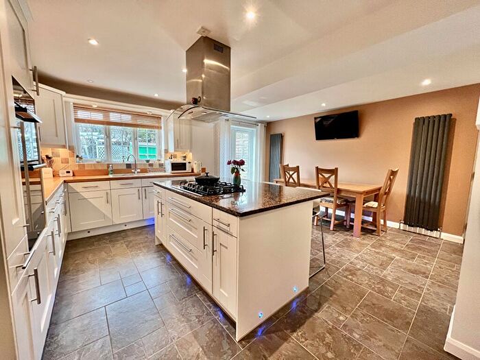4 Bedroom Detached House For Sale In Manor Road, Barrowby, Grantham, NG32