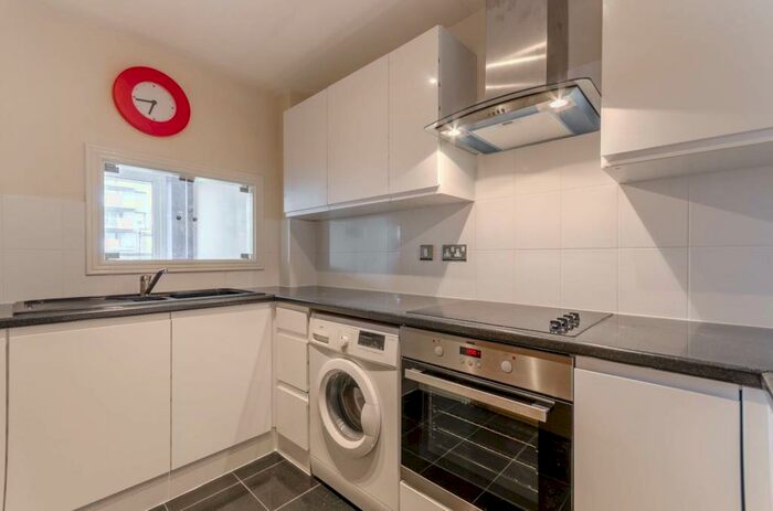 3 Bedroom Flat To Rent In Wards Wharf Approach, Royal Docks, London, E16