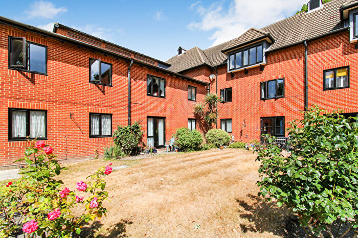 1 Bedroom Apartment For Sale In Farley Court, Church Road East, Farnborough, GU14