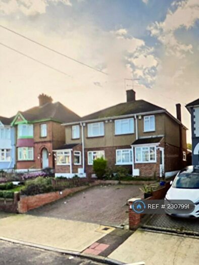 4 Bedroom Semi-Detached House To Rent In Barr Road, Gravesend, DA12