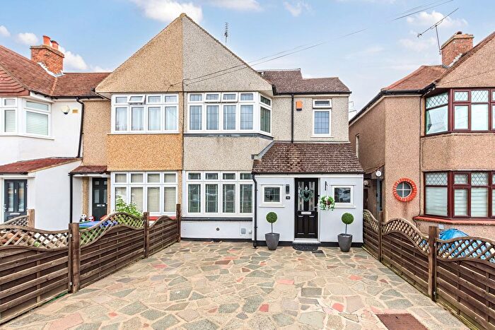 4 Bedroom Terraced House For Sale In Burns Avenue, Sidcup, DA15