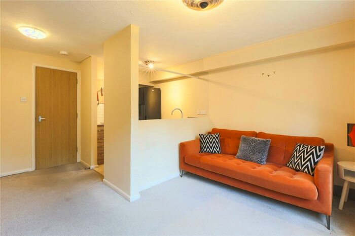 1 Bedroom Apartment To Rent In Heddington Grove, Islington, London, N7