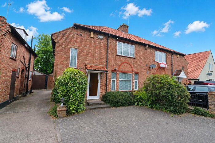 Studio To Rent In Hatch Lane, Harmondsworth, West Drayton, UB7
