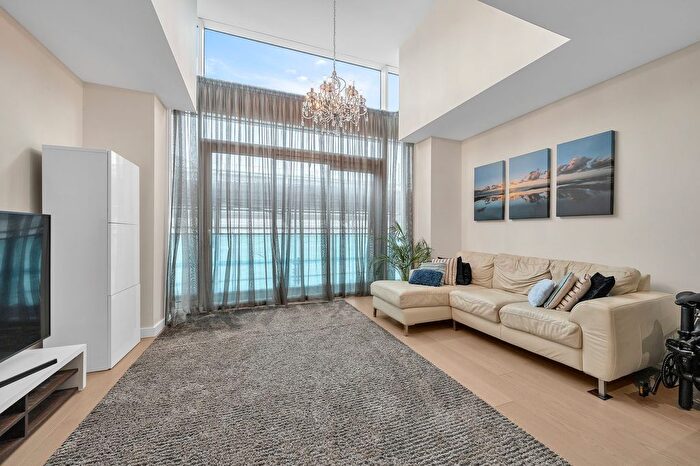 3 Bedroom Flat To Rent In River Gardens Walk, London, SE10