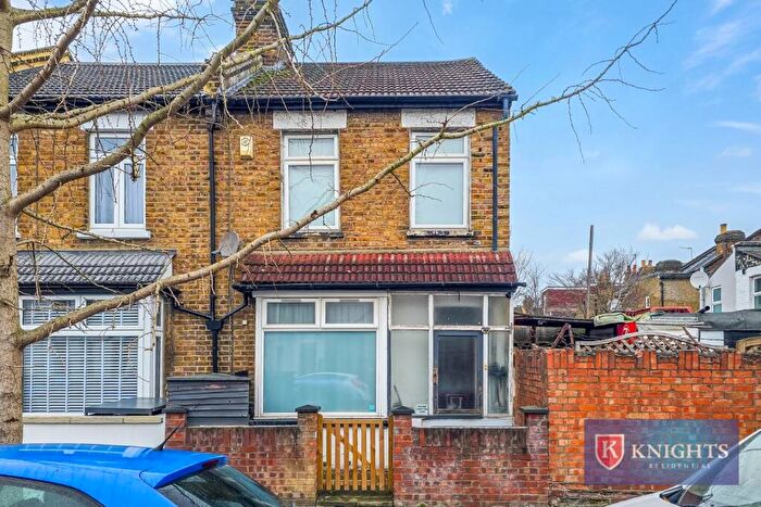 2 Bedroom House For Sale In Westoe Road, London, N9