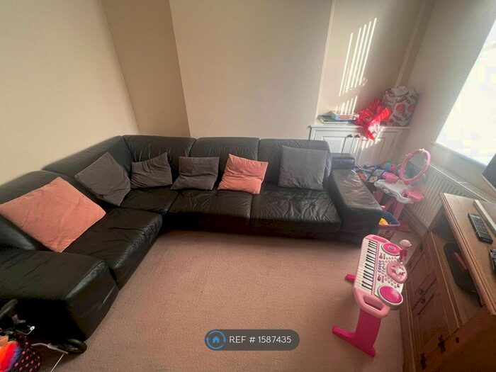 2 Bedroom Terraced House To Rent In Canberra Street, Manchester, M11