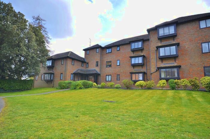 2 Bedroom Ground Flat To Rent In Holm Court, Tycross Road, Godalming, GU7