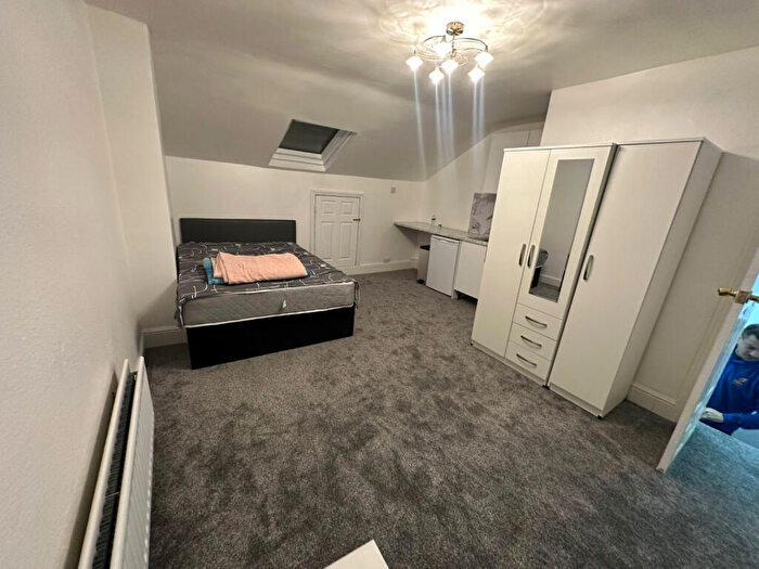 2 Bedroom Flat To Rent In Bristol Road, Birmingham, B29