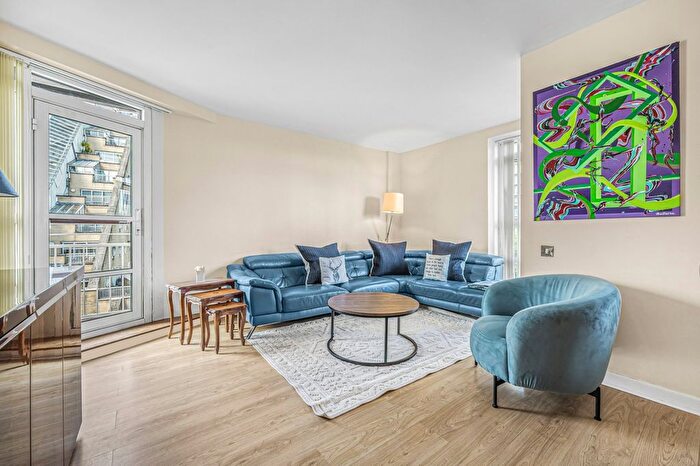 2 Bedroom Flat For Sale In Anchorage Point, Cuba Street, E14