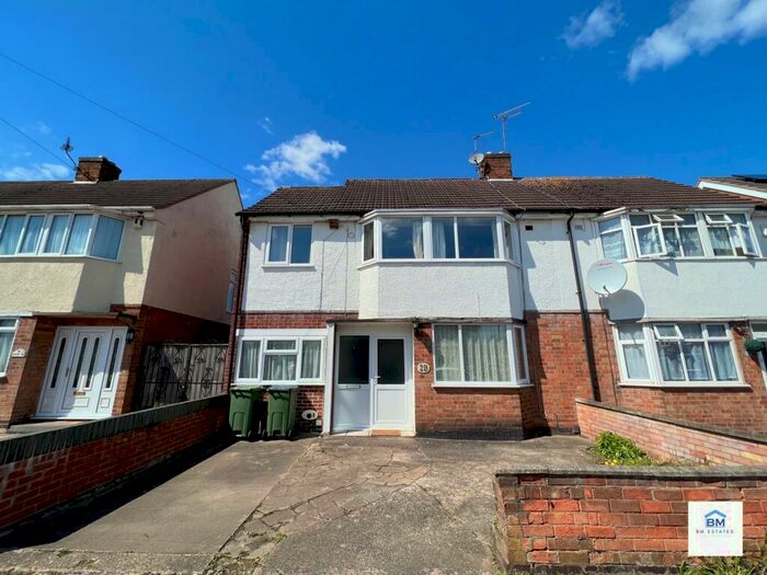 4 Bedroom Semi Detached House To Rent In Hazel Drive, Braunstone Town, LE3