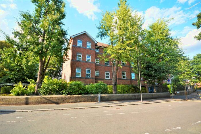 2 Bedroom Flat To Rent In Byegrove Road, Colliers Wood, London, SW19