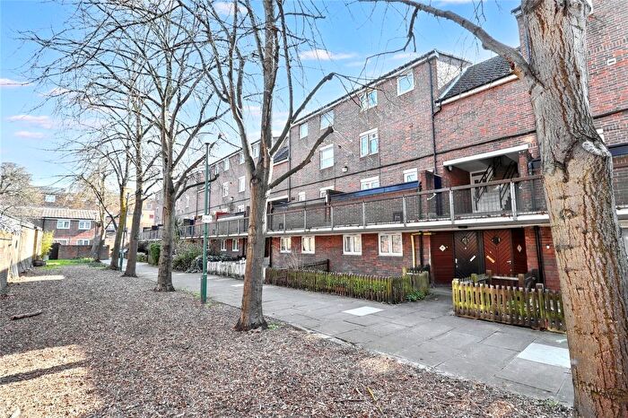 2 Bedroom Flat For Sale In Roth Walk, Islington, London, N7