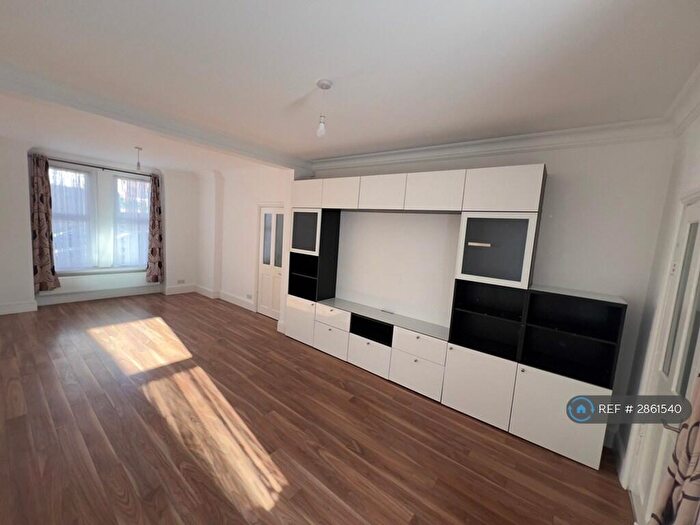 2 Bedroom Terraced House To Rent In Foxhall Road, Nottingham, NG7