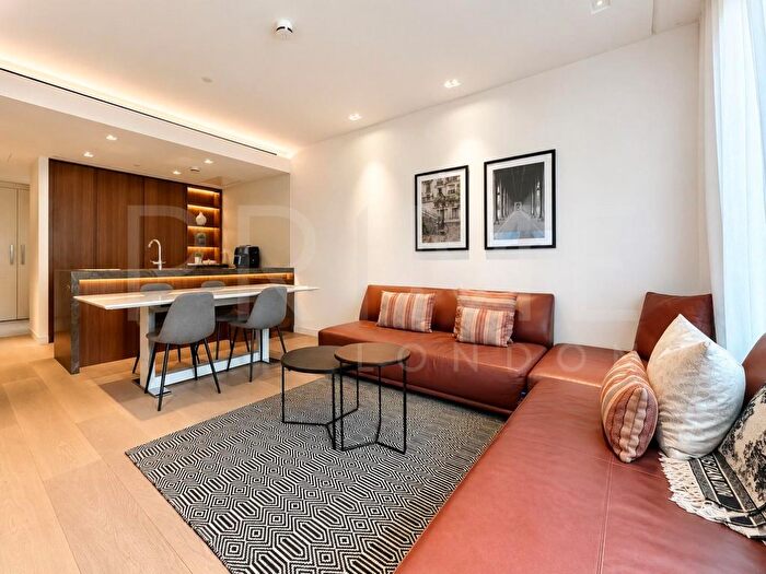 2 Bedroom Flat For Sale In Lincoln Square, Portugal Street, Holborn, WC2A