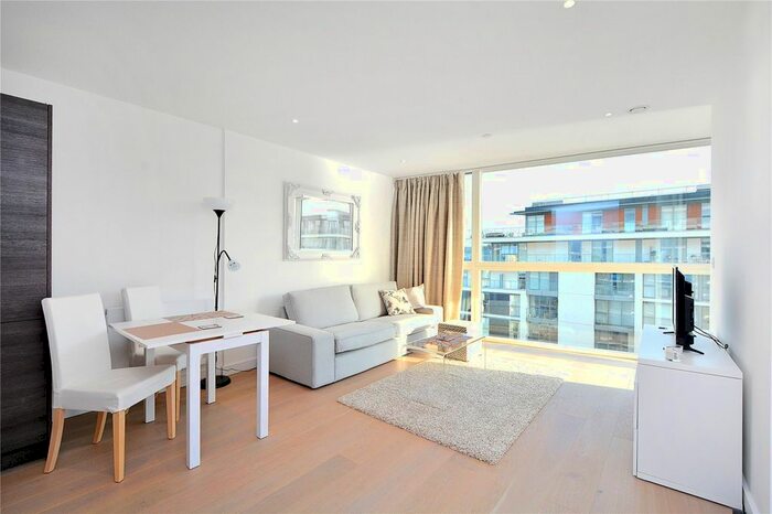 2 Bedroom Flat To Rent In Wyndham Apartments, River Gardens Walk, SE10