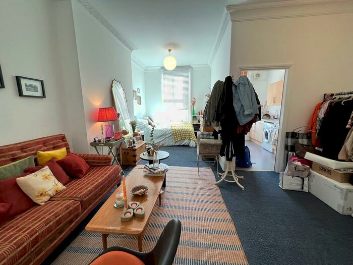 Studio To Rent In Cazenove Road, N16