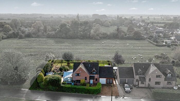 4 Bedroom Country House For Sale In Sheldon Road, Ickford, Aylesbury, Buckinghamshire, HP18