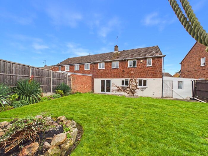 4 Bedroom Semi Detached House For Sale In Severn Way, Tilehurst, Reading, RG30