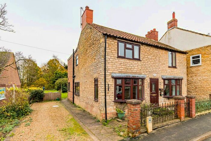 3 Bedroom Detached House For Sale In High Burgage, Winteringham, DN15