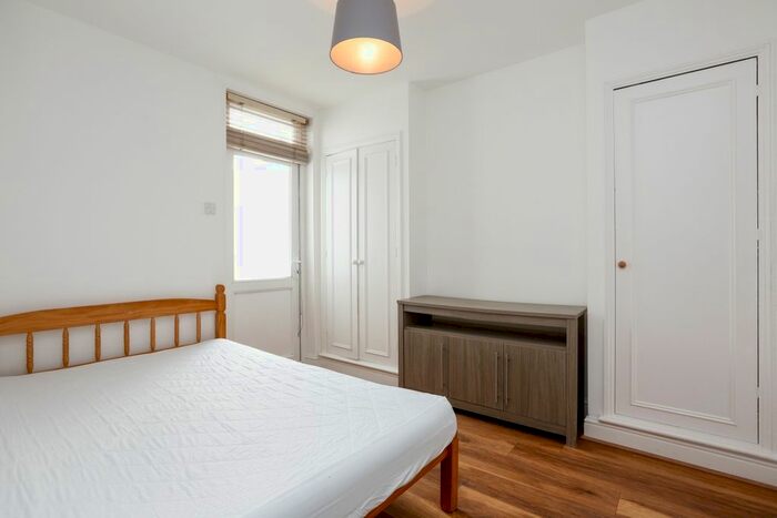 1 Bedroom Flat To Rent In Garratt Lane, London, SW18