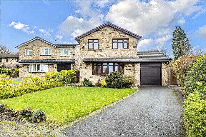 4 Bedroom Detached House For Sale In Maple Grove, Fixby, Huddersfield, HD2