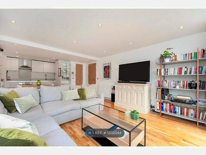 2 Bedroom Flat To Rent In Leigham Court Road, London, SW16