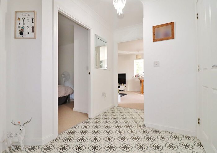2 Bedroom Flat For Sale In Mescott Meadows, Hedge End, SO30