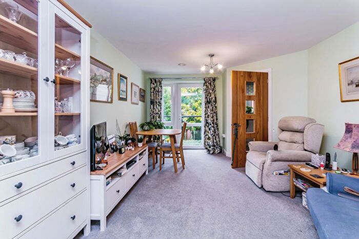 1 Bedroom Flat For Sale In Church Road, Biggin Hill, Westerham, TN16