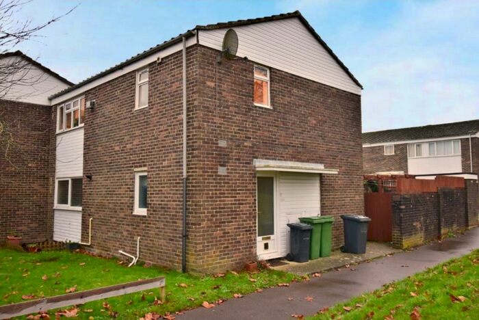 1 Bedroom Maisonette To Rent In Cambrian Way, Basingstoke, Hampshire, RG22