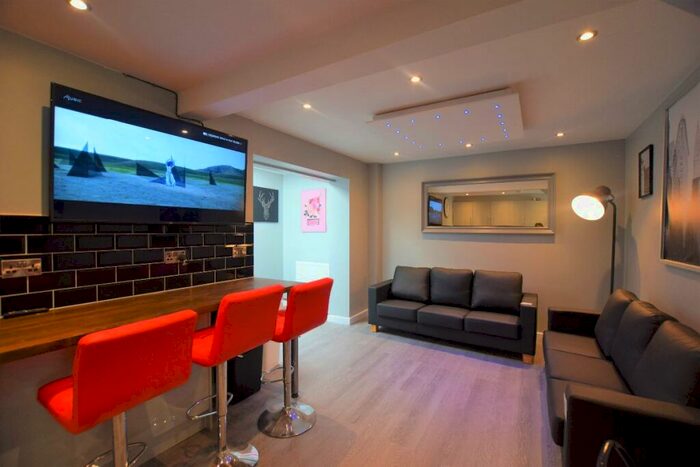 6 Bedroom Semi-Detached House To Rent In Bedroom Student Home - Godden Road, Ukc, CT2