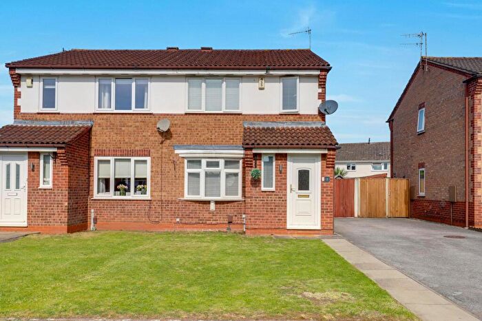 3 Bedroom Semi Detached House For Sale In Broomhill Park View, Hucknall, NG15