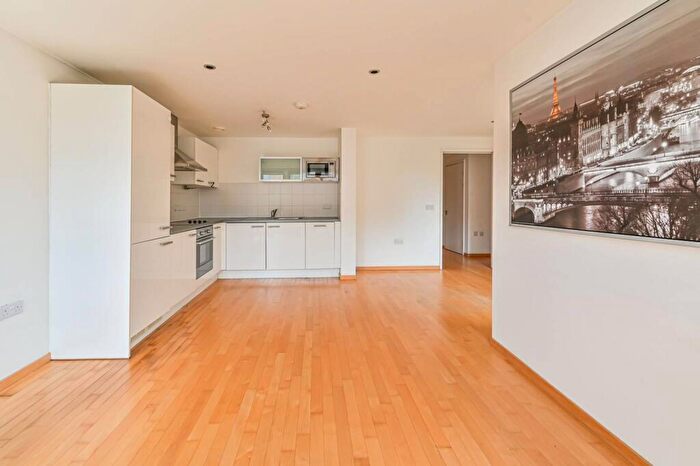 2 Bedroom Flat To Rent In Petergate, Battersea, London, SW11