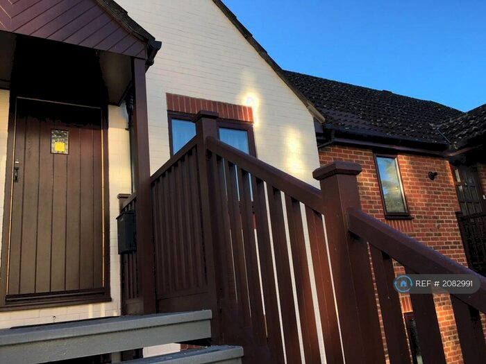 Studio To Rent In Rex Court, Haslemere, GU27