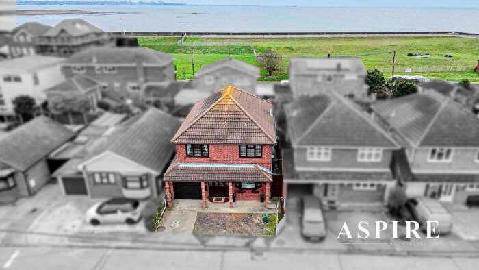 4 Bedroom Detached House For Sale In Bommel Avenue, Canvey Island, SS8